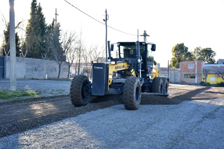 Trelew: el Municipio refuerza el mantenimiento urbano integral en barrio Menfa