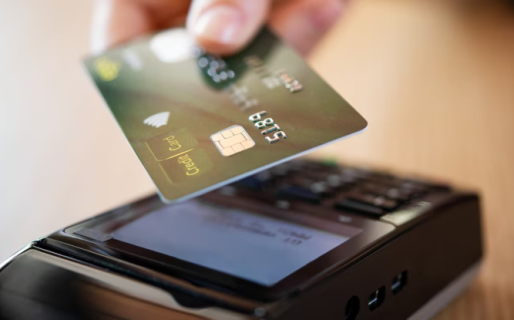 Las deudas de las familias llegaron a un máximo histórico, impulsadas por préstamos personales y de tarjetas