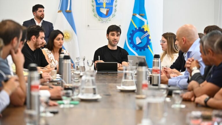 Torres encabezó la primera reunión de Gabinete con los nuevos funcionarios