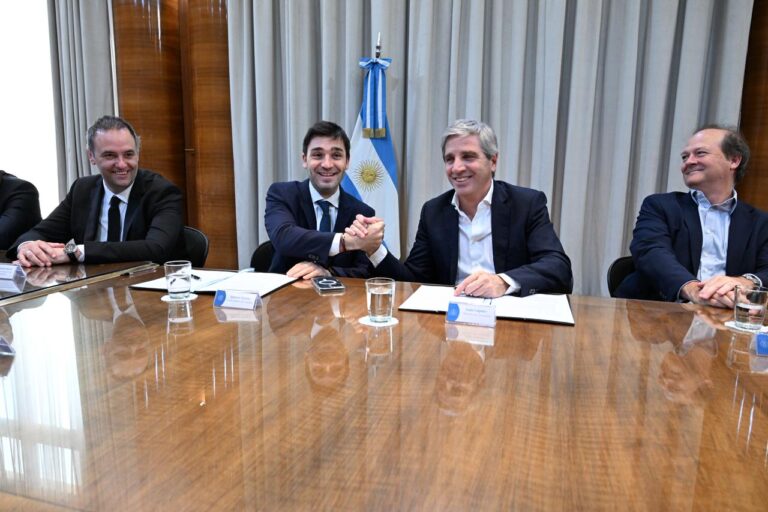 Chubut firmó el acuerdo para eliminar las retenciones al petróleo