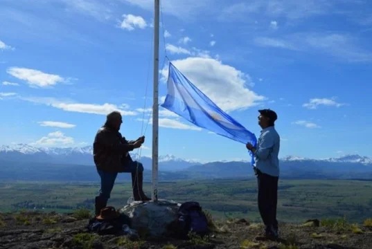 Trevelin invita a la tradicional Subida al Peñón de los Rifleros a 140 años de la llegada del Coronel Fontana