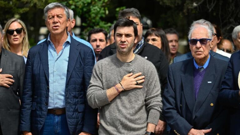 Torres encabezó el acto por el 118º Aniversario del Día Nacional del Petróleo