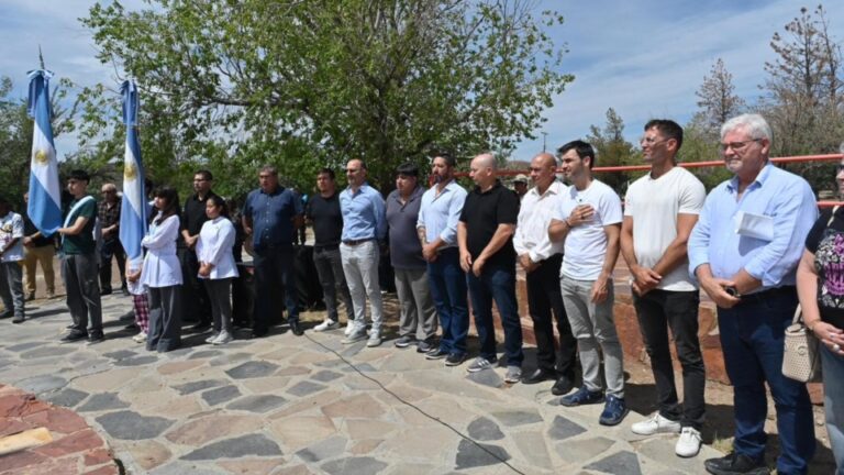 Torres encabezó el acto por el 122° aniversario de Gastre