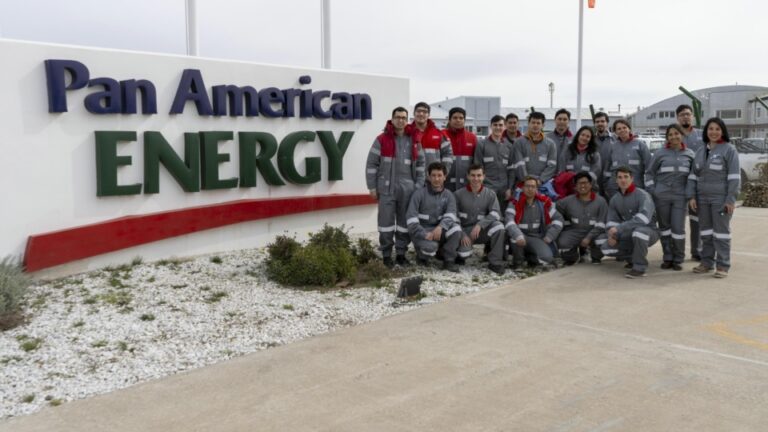 Nueva convocatoria de PAE para su programa de Becas Universitarias