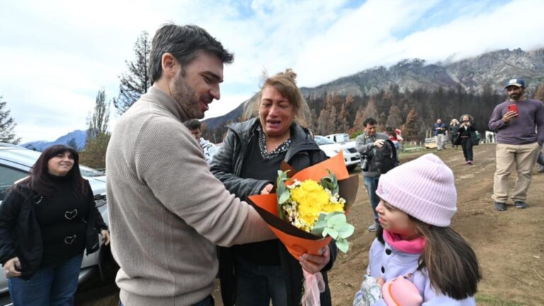 Torres entregó las primeras viviendas a familias danmificadas por los incendios