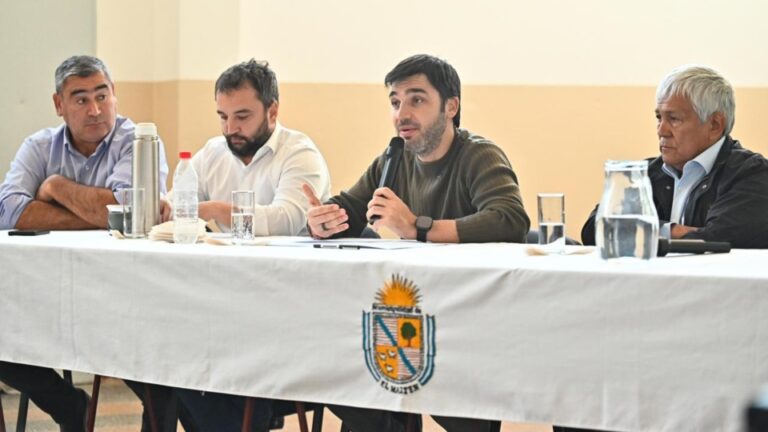 Torres confirmó un plan de 450 casas y la refinanciación de deudas