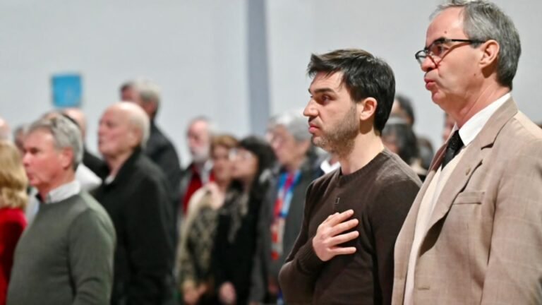Emotivo homenaje a Darío James en el acto por el aniversario