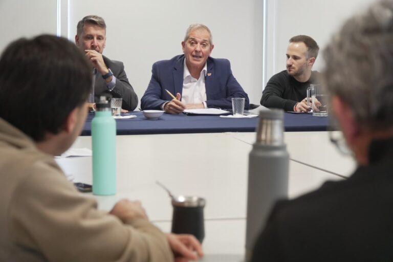 Sueldos docentes: el Gobierno acordó con los gremios del sector