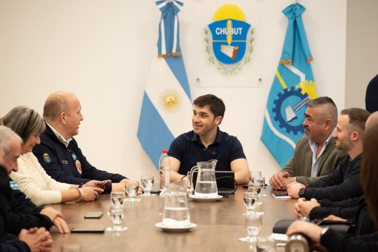 Ocho nuevos camiones para fortalecer el combate de incendios y las emergencias en Chubut